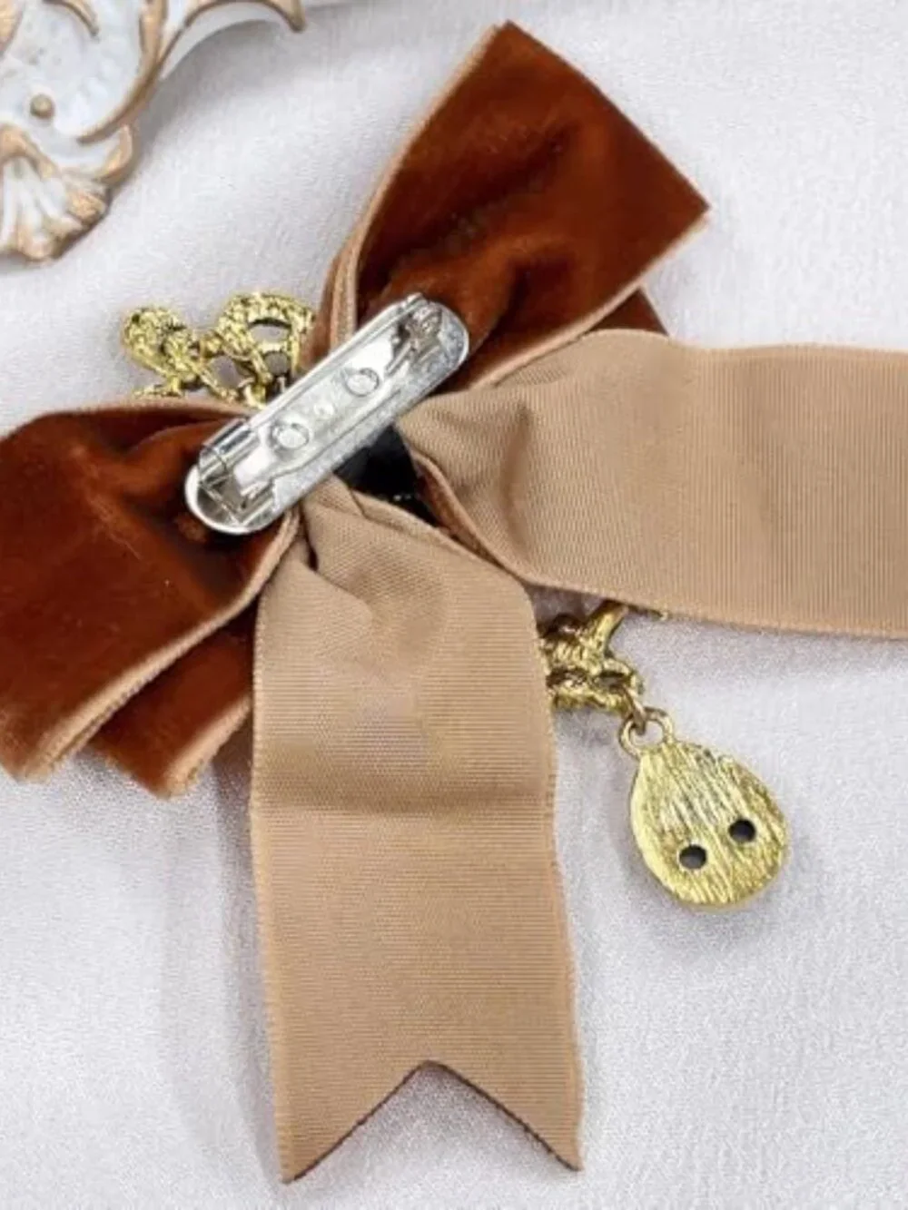 Vintage Teardrop Cameo Ladies‎ Bow Pre-Tied Brooch for Women Elegant Rhinestone
